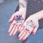 Фото тату снежинка 30,11,2021 - №0523 - snowflake tattoo - tatufoto.com