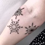 Фото тату снежинка 30,11,2021 - №0562 - snowflake tattoo - tatufoto.com