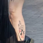 Девушка с маленькими самодельными тату на ногах 17 - Уличная тату (street tattoo) № 16– tatufoto.com 28082021№0088