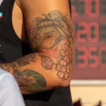Парень с цветными японскими тату на левой руке 5 - Уличная тату (street tattoo) № 16– tatufoto.com 28082021№0605
