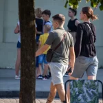 Фото тату на икре: абстрактный геометрический узор в черном цвете. Идеи для минималистичных татуировок и современных дизайнов.