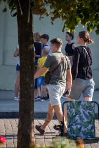 Фото тату на икре: абстрактный геометрический узор в черном цвете. Идеи для минималистичных татуировок и современных дизайнов.