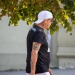 Тату трезубец – герб Украины на шее мужчины 1 - Уличная тату (street tattoo) № 16– tatufoto.com 28082021№0746