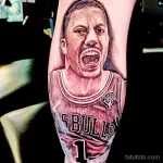 Фото тату с изображением Рассела Уэстбрука в форме Oklahoma City Thunder. Динамичный портрет, яркие цвета, реалистичный стиль.