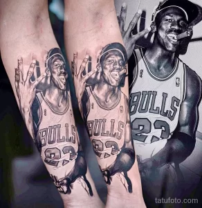Фото тату на руках: две реалистичные татуировки Майкла Джордана в форме Chicago Bulls, с номером 23. Яркий и запоминающийся рисунок.