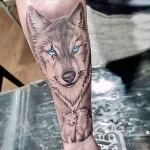 Фото рисунка тату волк белый 16.12.2021 №0011 - Wolf tattoo - tatufoto.com
