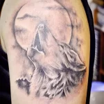 Фото рисунка тату волк на плече 16.12.2021 №0012 - Wolf tattoo - tatufoto.com
