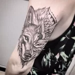 Фото рисунка тату волк на руке 16.12.2021 №0015 - Wolf tattoo - tatufoto.com