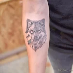 Фото рисунка тату волк на руке 16.12.2021 №0028 - Wolf tattoo - tatufoto.com