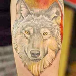 Фото рисунка тату волк на руке 16.12.2021 №0031 - Wolf tattoo - tatufoto.com