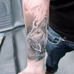 Фото рисунка тату волк на руке 16.12.2021 №0038 - Wolf tattoo - tatufoto.com