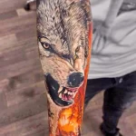 Фото рисунка тату волк на руке 16.12.2021 №0040 - Wolf tattoo - tatufoto.com