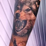 Фото рисунка тату волк на руке 16.12.2021 №0070 - Wolf tattoo - tatufoto.com