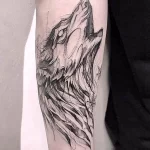 Фото рисунка тату волк на руке 16.12.2021 №0071 - Wolf tattoo - tatufoto.com