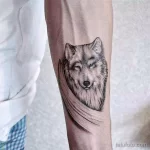 Фото рисунка тату волк на руке 16.12.2021 №0073 - Wolf tattoo - tatufoto.com