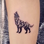 Фото рисунка тату волк на руке 16.12.2021 №0085 - Wolf tattoo - tatufoto.com