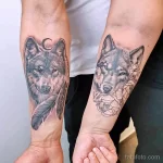 Фото рисунка тату волк на руке 16.12.2021 №0087 - Wolf tattoo - tatufoto.com