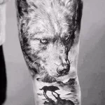 Фото рисунка тату волк на руке 16.12.2021 №0090 - Wolf tattoo - tatufoto.com