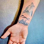 Фото рисунка тату волк на руке 16.12.2021 №0093 - Wolf tattoo - tatufoto.com