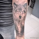 Фото рисунка тату волк на руке 16.12.2021 №0095 - Wolf tattoo - tatufoto.com