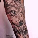 Фото рисунка тату волк на руке 16.12.2021 №0096 - Wolf tattoo - tatufoto.com