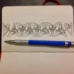 Карандашный эскиз кельтского орнамента, выполненный в форме полосы. Подходит для создания татуировки-браслета.