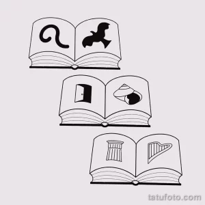 Черно-белое фото тату с изображением трех раскрытых книг, на каждой из которых изображен свой символ: змея, ключ и раковина. Оригинальный и загадочный дизайн.