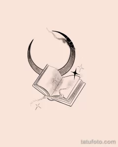 Черно-белое фото тату с изображением раскрытой книги, над которой возвышается полумесяц. Мистический и загадочный дизайн.