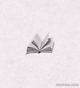 Простой и элегантный эскиз татуировки с изображением открытой книги. Минималистичный дизайн в черно-белой гамме. Идеально для любителей литературы.