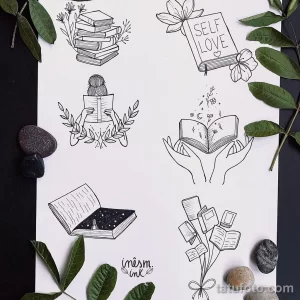 Несколько черно-белых эскизов татуировок с изображением книг, цветов и растений. Идеально для любителей чтения и природы.