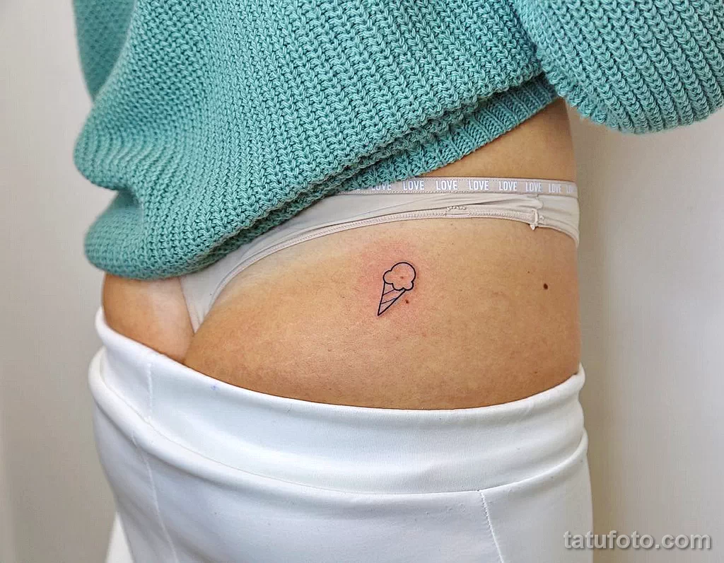 тату на попе Iva tattoo | Какова красота 🖤🕷 Мне понравилось бить тату на попе ,  удобное место . До этого любила бить что-нибудь на предплечьях ,сейчас попа  это... | Instagram