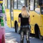 Девушка с большой тату из цветов на всю левую руку 01 - Уличная тату (street tattoo) от tatufoto.com 0068