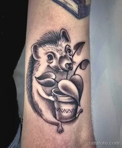 Рисунок тату с Ёжиком - фото пример 23.01.22 №0453 - hedgehog tattoo tatufoto.com