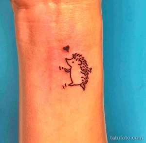 Рисунок тату с Ёжиком - фото пример 23.01.22 №0456 - hedgehog tattoo tatufoto.com