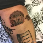 Рисунок тату с Ёжиком - фото пример 23.01.22 №1323 - hedgehog tattoo tatufoto.com