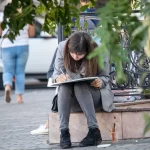 Студентка художника с одноклассниками рисует в центре города 03 - Уличная тату (street tattoo) от tatufoto.com 1031