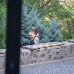 Фотография татуировки на руке мужчины, изображающей детализированный рисунок. Видны четкие линии и тени, создающие реалистичный эффект.
