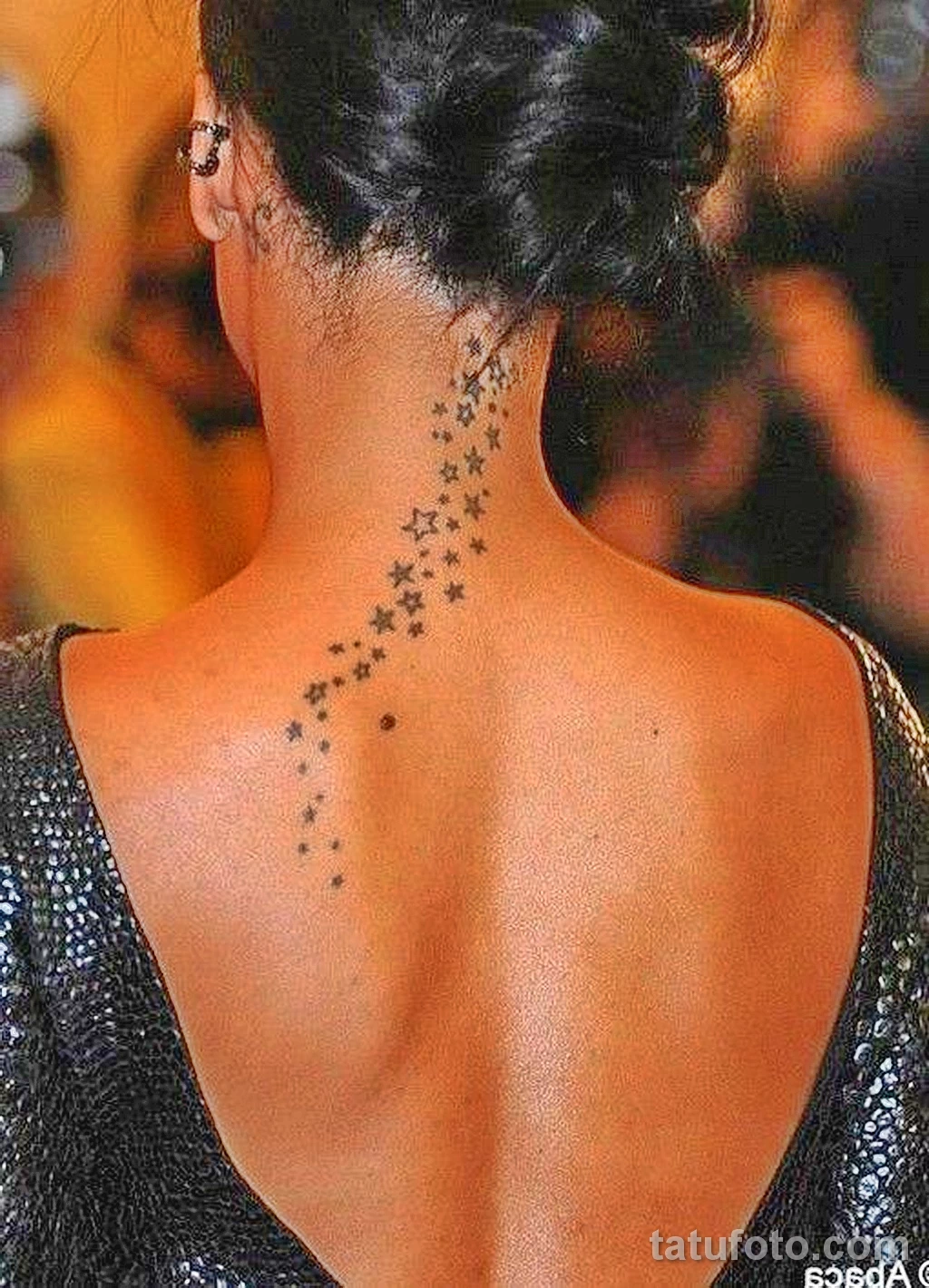 Какое шее девушки. Красивые женские Татуировки. Татуировки на шее. Тату звезда. Красивые женские тату на шее.