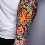 Фото тату Вегеты из Dragon Ball Z на руке. Яркий и детализированный рисунок в стиле аниме с использованием насыщенных цветов. Эскиз татуировки.