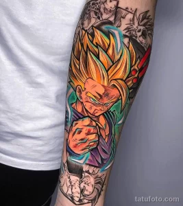 Фото тату Вегеты из Dragon Ball Z на руке. Яркий и детализированный рисунок в стиле аниме с использованием насыщенных цветов. Эскиз татуировки.