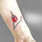 Фото тату Божья Коровка 17.02.22 №0084 - tattoo Ladybug tatufoto.com