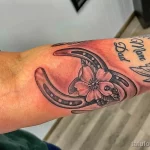 Фото тату подкова 17.02.22 №0004 - horseshoe tattoo tatufoto.com