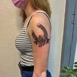 Фото тату подкова 17.02.22 №0022 - horseshoe tattoo tatufoto.com