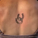Фото тату подкова 17.02.22 №0030 - horseshoe tattoo tatufoto.com