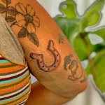Фото тату подкова 17.02.22 №0031 - horseshoe tattoo tatufoto.com