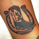 Фото тату подкова 17.02.22 №0037 - horseshoe tattoo tatufoto.com