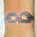 Фото тату подкова 17.02.22 №0046 - horseshoe tattoo tatufoto.com