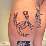 Фото тату подкова 17.02.22 №0049 - horseshoe tattoo tatufoto.com