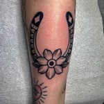 Фото тату подкова 17.02.22 №0053 - horseshoe tattoo tatufoto.com