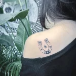 Фото тату подкова 17.02.22 №0072 - horseshoe tattoo tatufoto.com